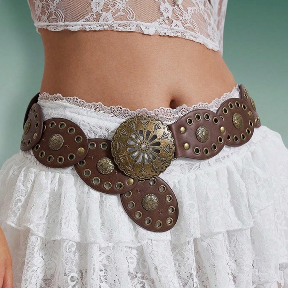 Western Brown Vegan Leather Grommet Concha Belt - Picture 2 of 4